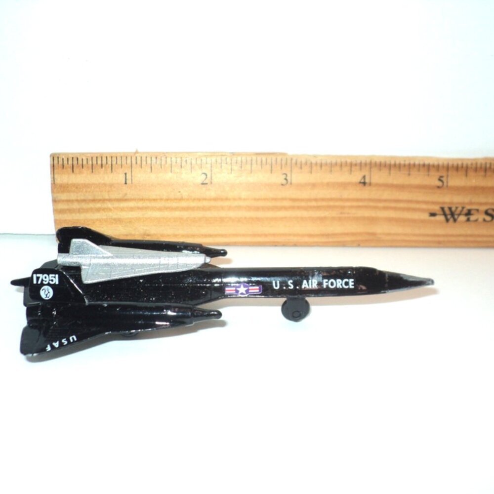 Lockheed SR-71 Blackbird Aircraft Jet NASA Research Vintage #17951 Toy A210 USAF